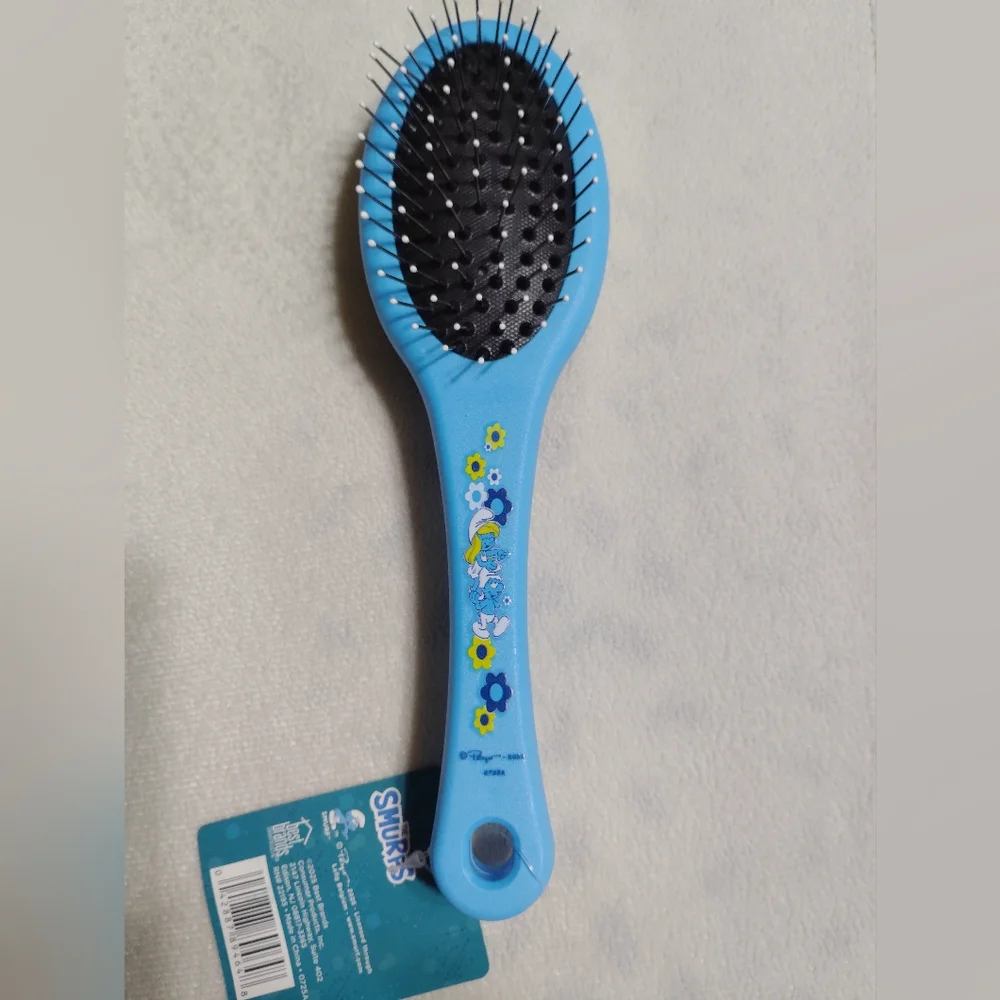 Smurfs-themed pet grooming and accessories.